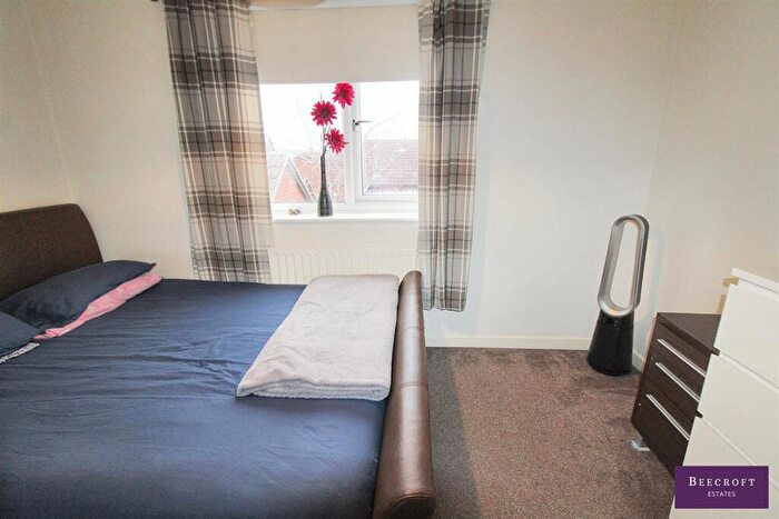 2 Bedroom Semi-Detached House For Sale In North End Drive, Harlington, Doncaster, DN5