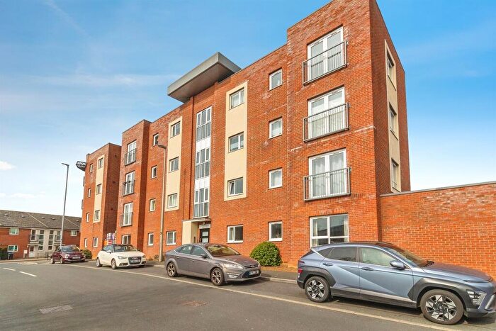2 Bedroom Flat For Sale In Bowling Green Close, Bletchley, Milton Keynes, MK2
