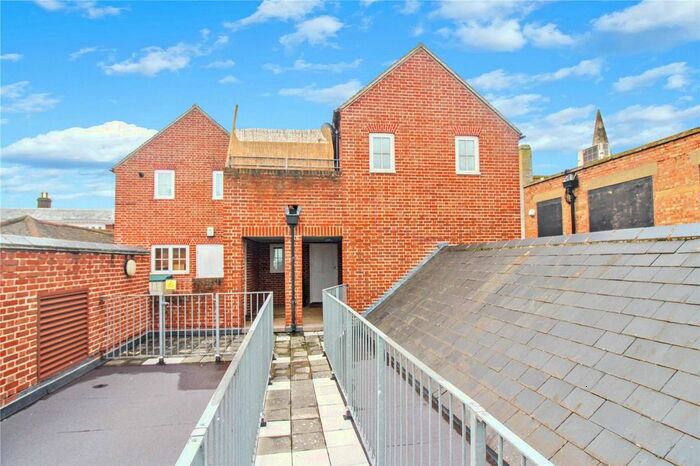 1 Bedroom Flat To Rent In High Street, Sittingbourne, Kent ME10