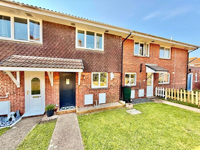 2 Bedroom Terraced House To Rent In Totland Bay, Isle Of Wight, PO39