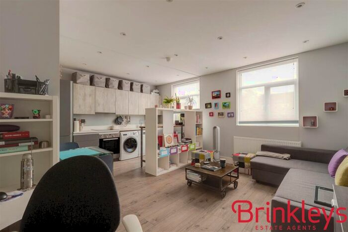 1 Bedroom Apartment To Rent In York Road, London, SW11