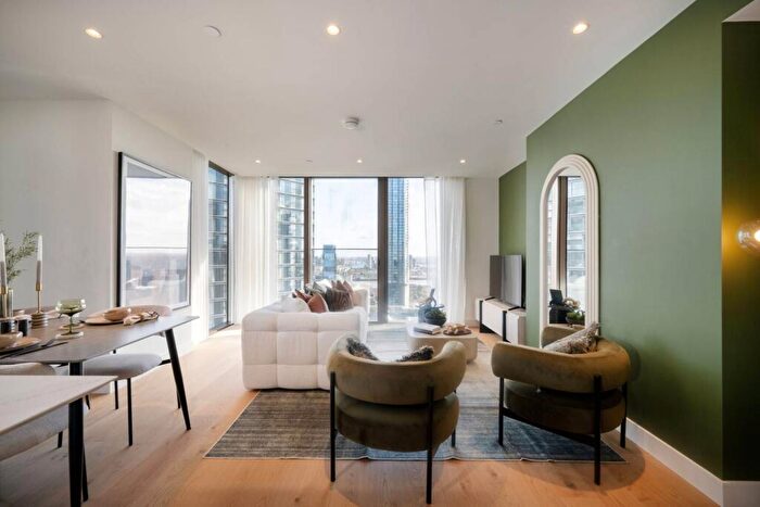 3 Bedroom Flat For Sale In South Quay Plaza, Canary Wharf, E14