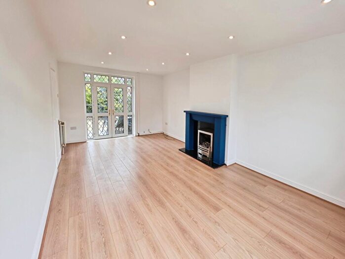 3 Bedroom Terraced House To Rent In Woodgate Close, Stockport, SK6