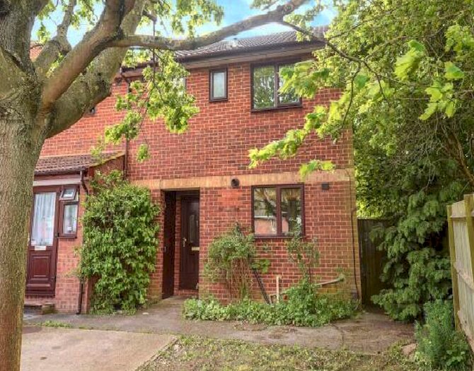 3 Bedroom Terraced House To Rent In Rayners Lane, Harrow, HA2