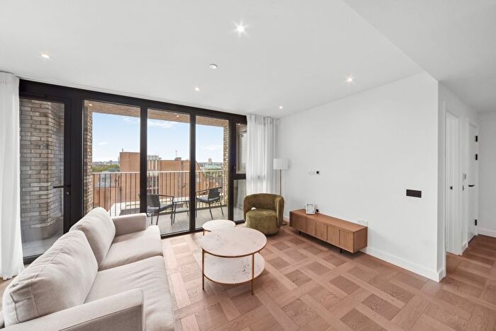 2 Bedroom Flat To Rent In Boxwood Gardens, London, E1W