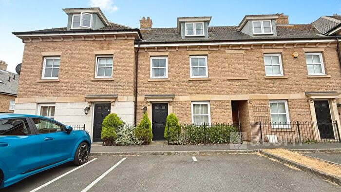 4 Bedroom Semi-Detached House To Rent In Rainbow Road, Erith, DA8
