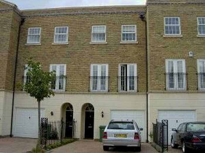 4 Bedroom Property To Rent In Chadwick Place, Long Ditton, Surbiton, KT6