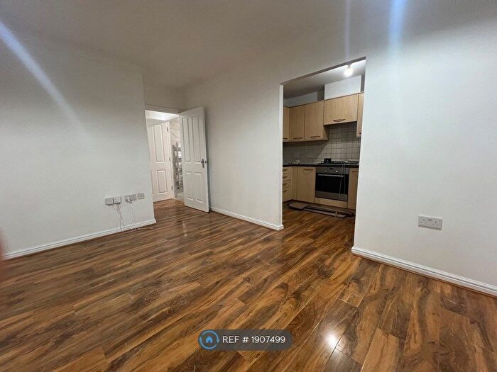 2 Bedroom Flat To Rent In Crispin Way, Uxbridge, UB8