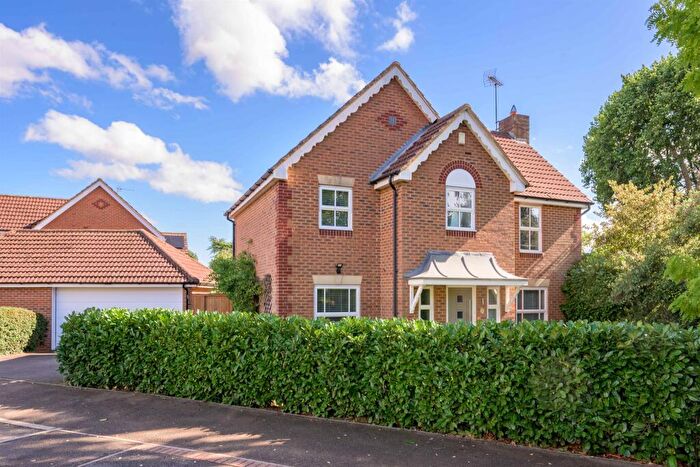 4 Bedroom Detached House For Sale In Glade Close, Burton Latimer, Kettering, NN15