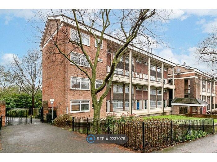 3 Bedroom Flat To Rent In Berkshire House, London, SE6