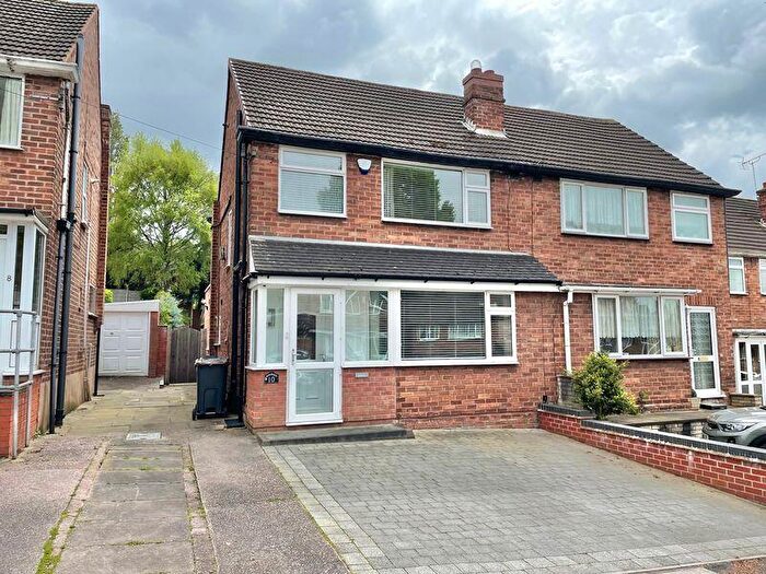 3 Bedroom Semi Detached House For Sale In Pinewood Close, Great Barr, Birmingham, B44