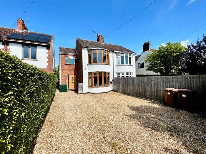 3 Bedroom Property For Sale In Lincoln Road, Peterborough, PE6