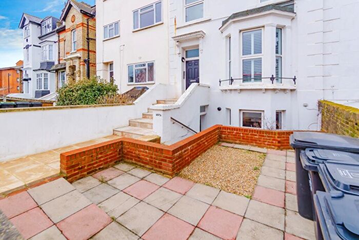 2 Bedroom Flat To Rent In Addiscombe Road, Croydon, CR0