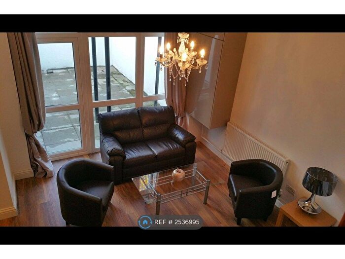 2 Bedroom Flat To Rent In Ashley House, Bristol, BS2