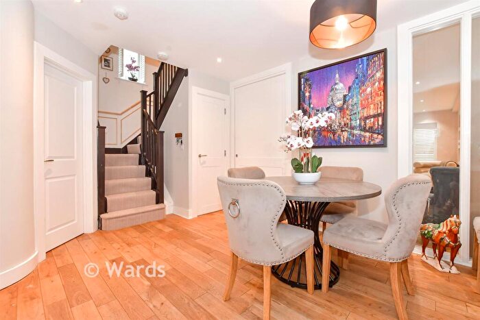 5 Bedroom Semi Detached House For Sale In Shoesmith Lane, Kings Hill, West Malling, Kent, ME19