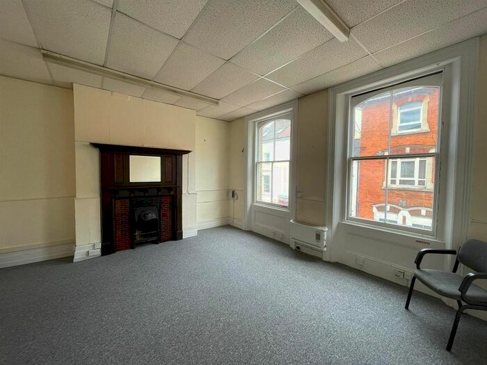 Detached House To Rent In Grosvenor Road, Aldershot, GU11