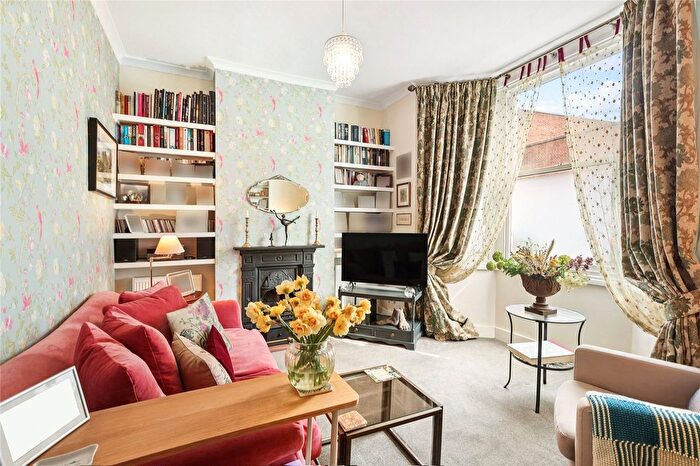 3 Bedroom Terraced House For Sale In Bulwer Street, London, W12