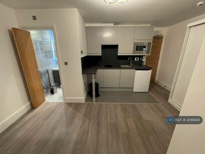 Studio To Rent In Davidson Road, Croydon, CR0