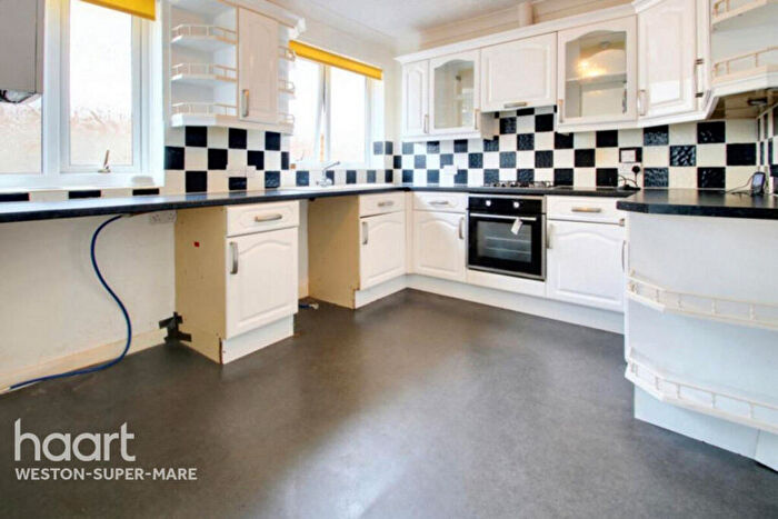 3 Bedroom Bungalow To Rent In Bleadon Hill, Weston-super-mare, BS24