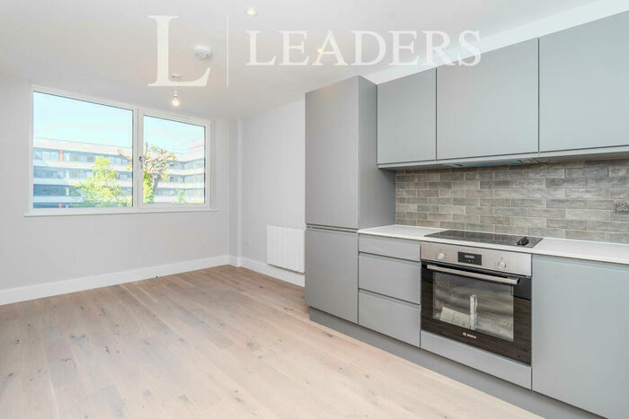 1 Bedroom Apartment To Rent In Compass Point, Southampton, SO16