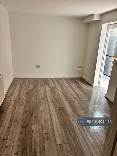 1 Bedroom Flat To Rent In Lea Bridge Road, London, E5