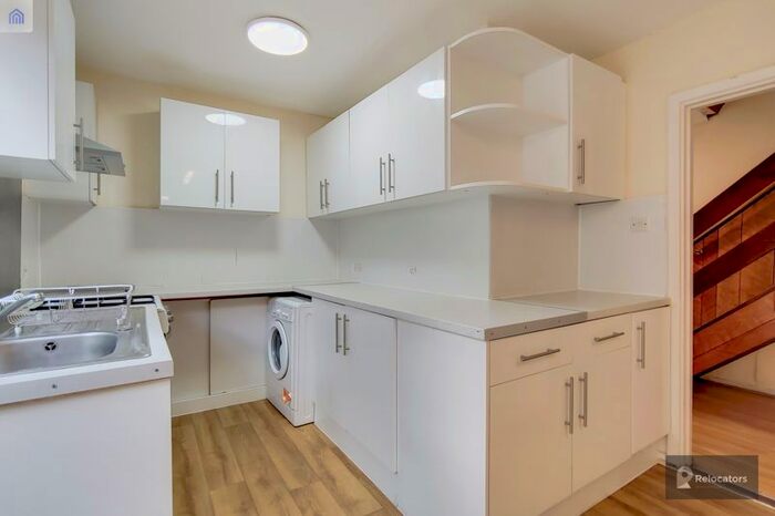 4 Bedroom Flat To Rent In Arbery Road, Bow, E3