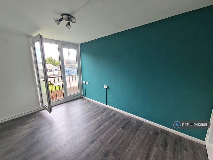 Studio To Rent In Peckham, London, SE15