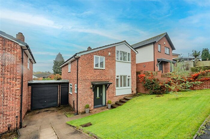4 Bedroom Link Detached House For Sale In Elmete Walk, Oakwood, Leeds, LS8