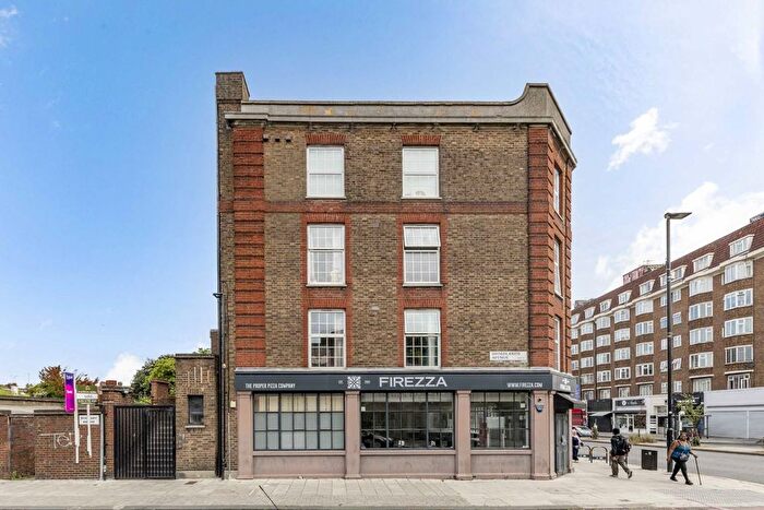 4 Bedroom Flat To Rent In Broadlands Avenue, Streatham, SW16