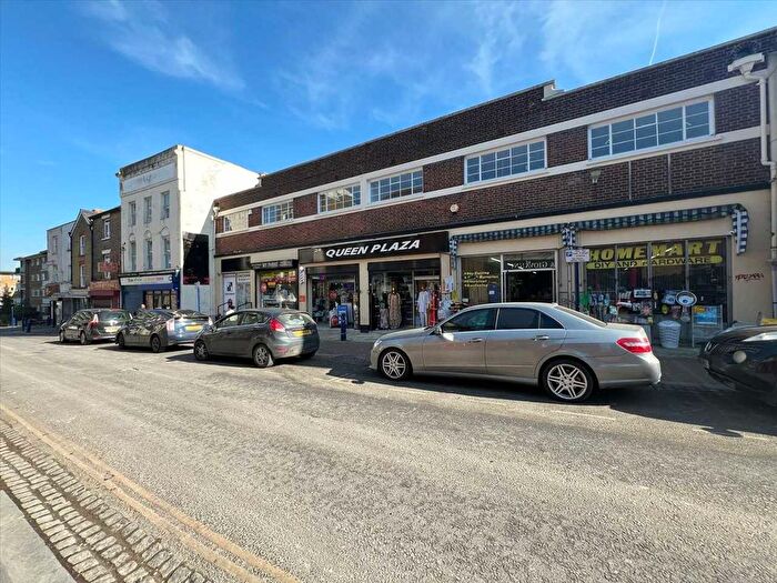 2 Bedroom Flat To Rent In Queen Street, Gravesend, DA12