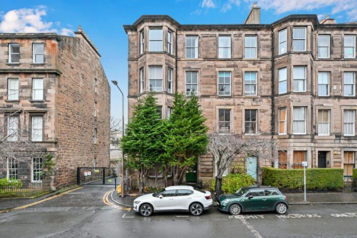 3 Bedroom Flat For Sale In Lutton Place, Edinburgh, EH8