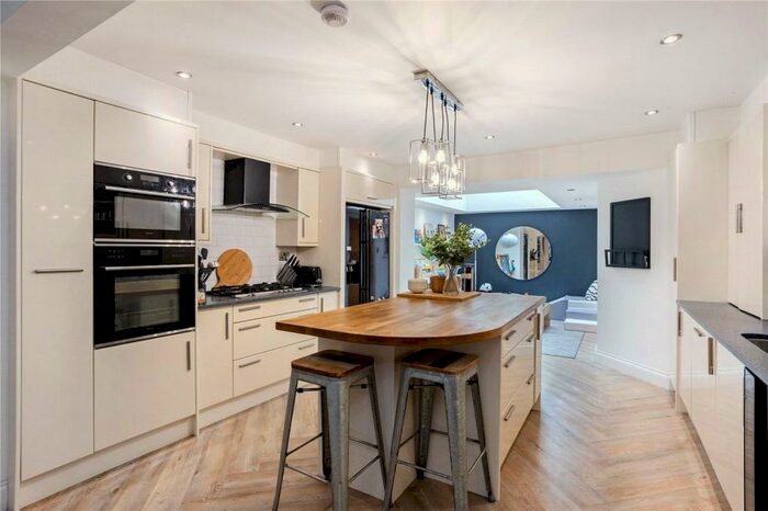 3 Bedroom Terraced House To Rent In Temple Road, Windsor, Berkshire, SL4