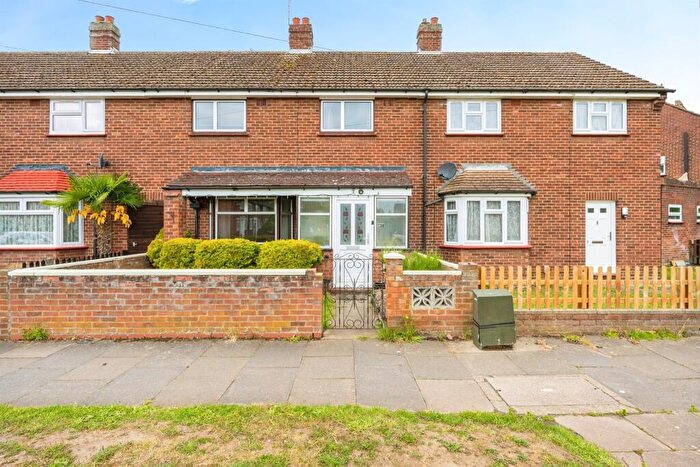 3 Bedroom Terraced House For Sale In Mowbray Road, Bedford, MK42