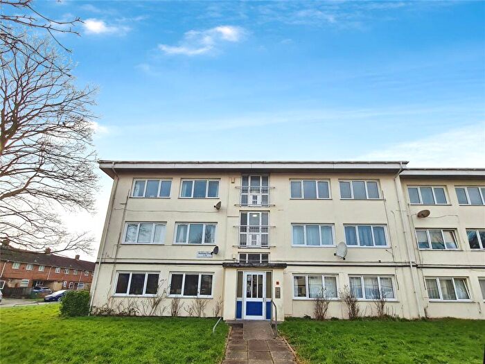 2 Bedroom Flat To Rent In Pevensey Close, Southampton, Hampshire, SO16