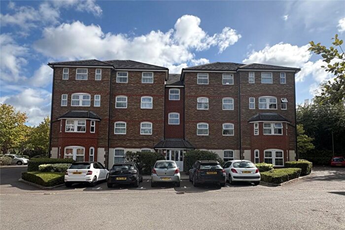2 Bedroom Flat For Sale In Wingate Court, Aldershot, Hampshire, GU11