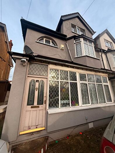 5 Bedroom Semi-Detached House For Sale In Dunstable Road, Luton, LU4