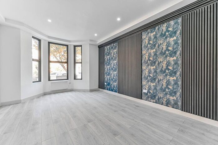 3 Bedroom Flat To Rent In Kidderminster Road, West Croydon, Croydon, CR0