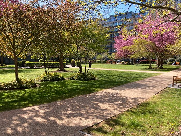 Studio To Rent In Very Near Beaufort Square Area, Colindale Edgware, NW9