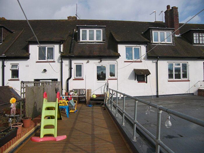 1 Bedroom Flat To Rent In East Horsley, KT24