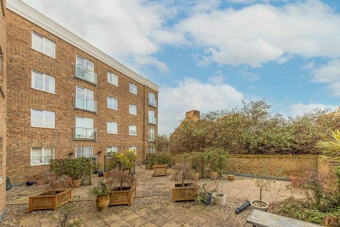 2 Bedroom Flat To Rent In Hardwick Street, London, EC1R