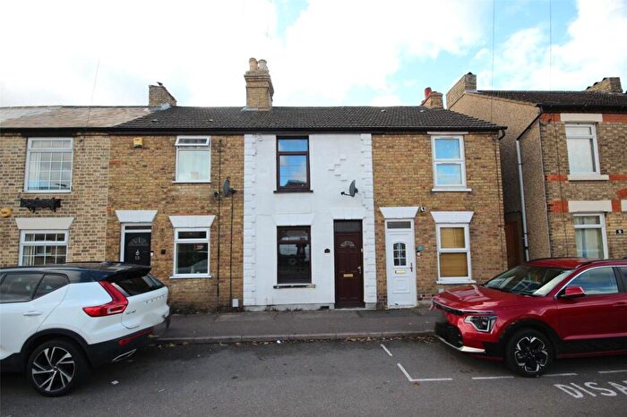 3 Bedroom Terraced House For Sale In Farrer Street, Kempston, Bedford, Bedfordshire, MK42