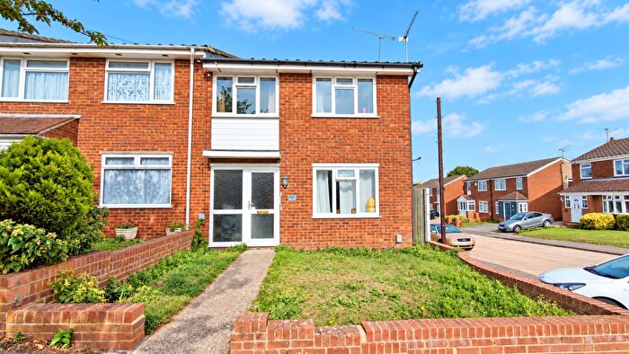 3 Bedroom End Of Terrace House For Sale In Broadway, Gillingham, ME8