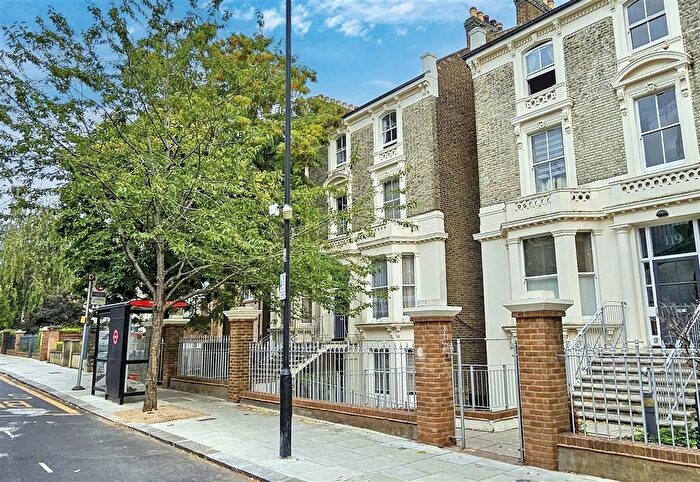 1 Bedroom Flat For Sale In Cambridge Gardens, North Kensington, W10