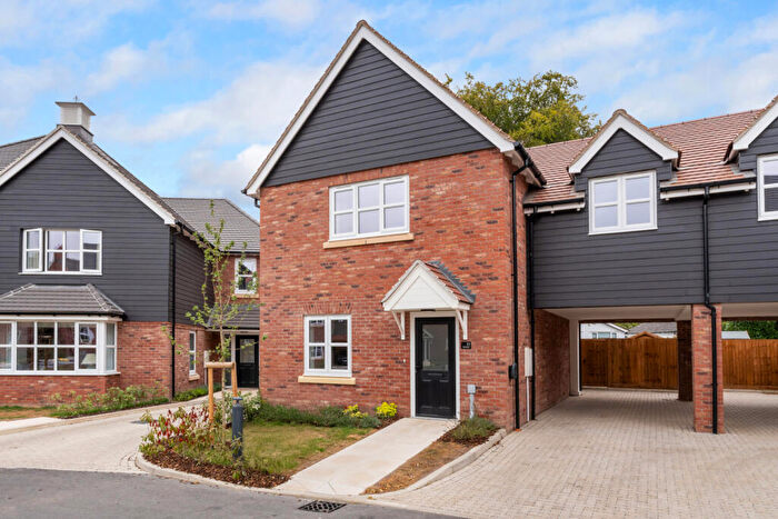 3 Bedroom Link Detached House For Sale In Tenterfields, Great Dunmow, Essex, CM6