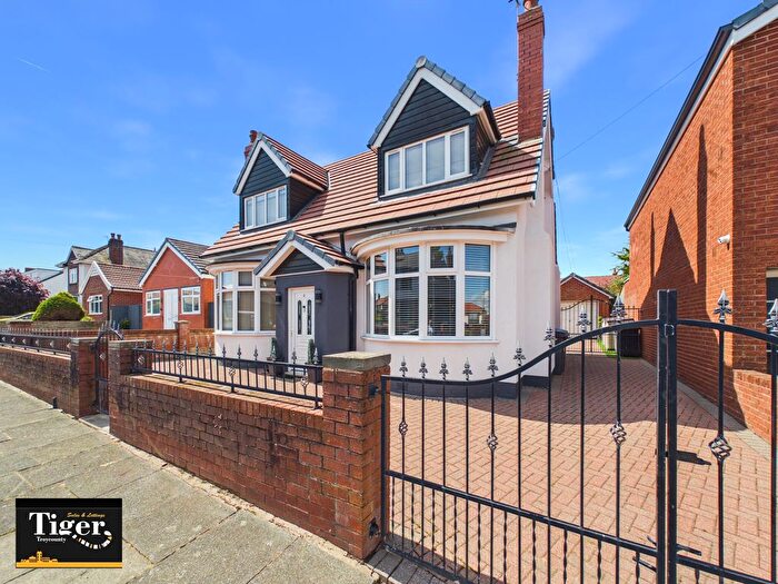 4 Bedroom Detached House For Sale In James Avenue, Blackpool, FY4