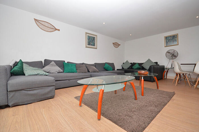 3 Bedroom Flat To Rent In Westferry Road, Tower Hamlets, E14