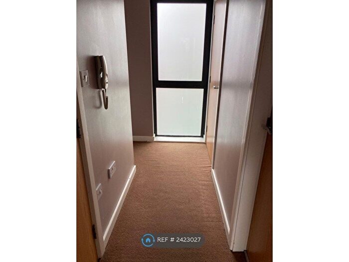 1 Bedroom Flat To Rent In Manygates Park, Wakefield, WF1