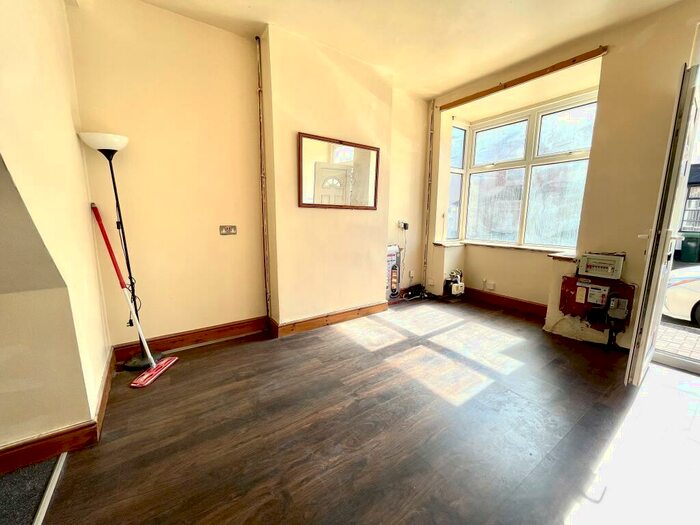 3 Bedroom House To Rent In Oliver Road, Smethwick, B66