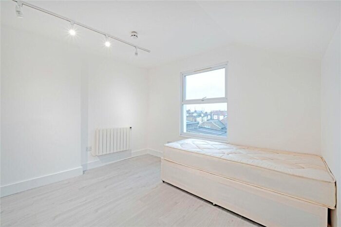 Studio To Rent In Harlesden Gardens, Harlesden, NW10