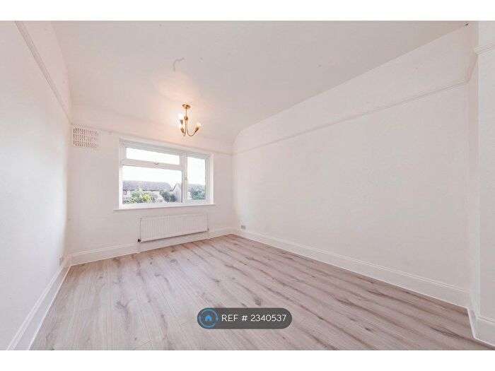 3 Bedroom End Of Terrace House To Rent In The Glade, Croydon, CR0